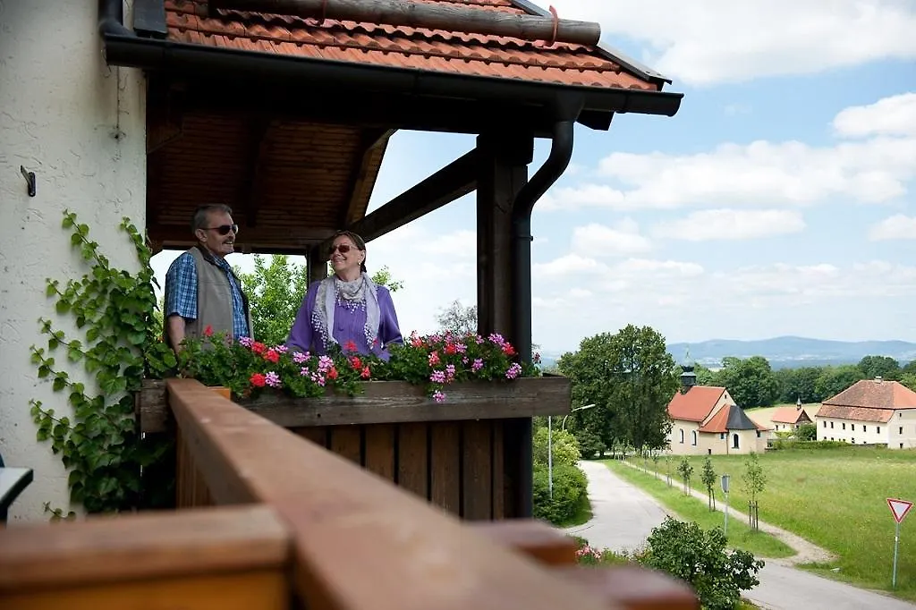 Landhotel Gruber Waldmuenchen 2*,